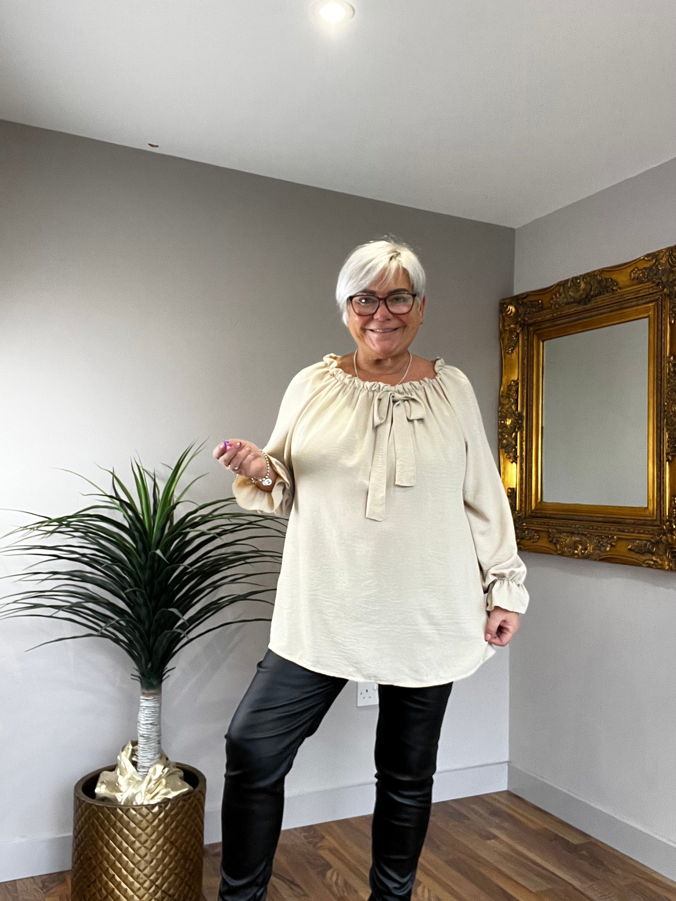 🔥 Sale No Return - Betsy Bardot Top