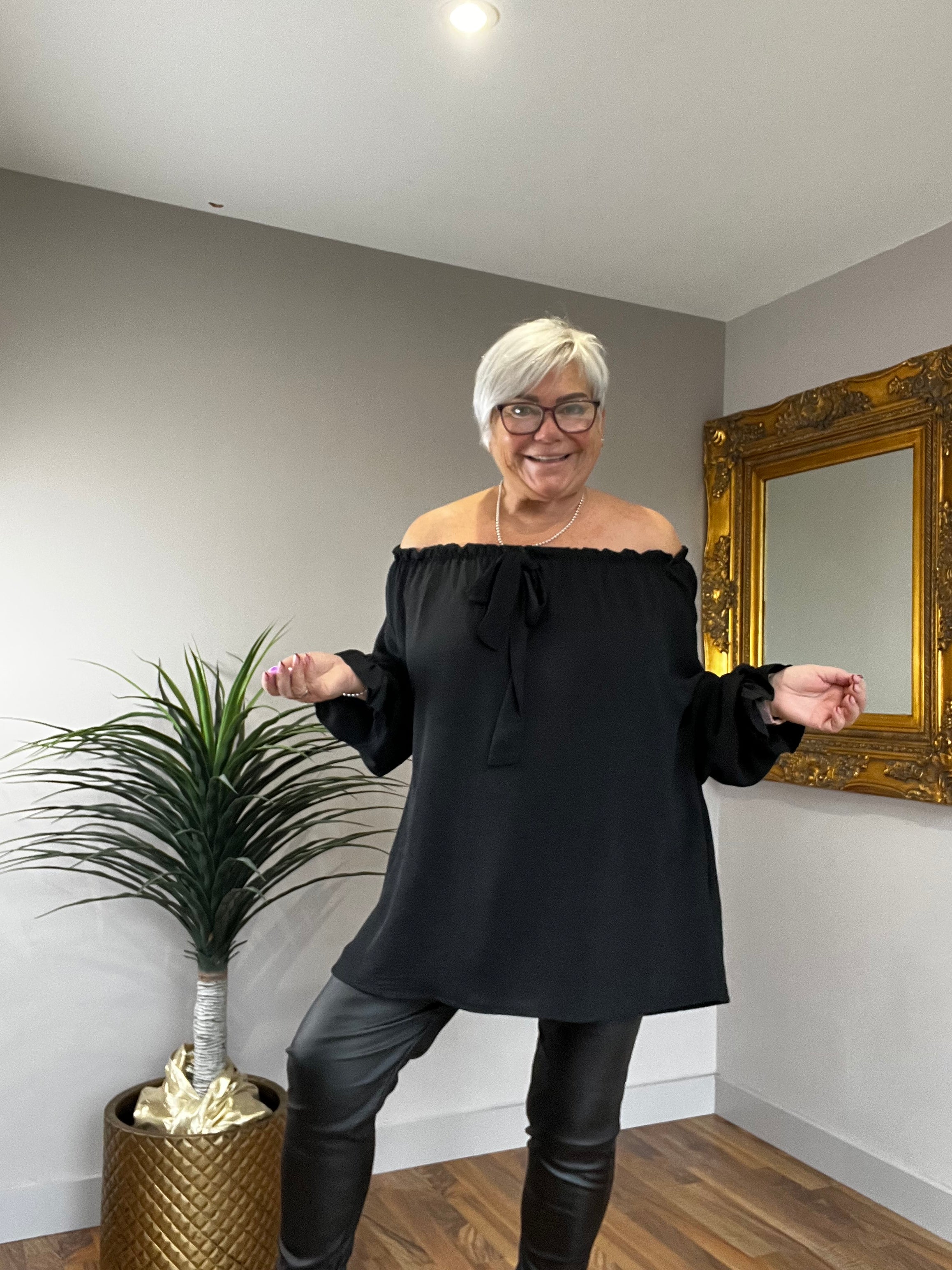 🔥 Sale No Return - Betsy Bardot Top