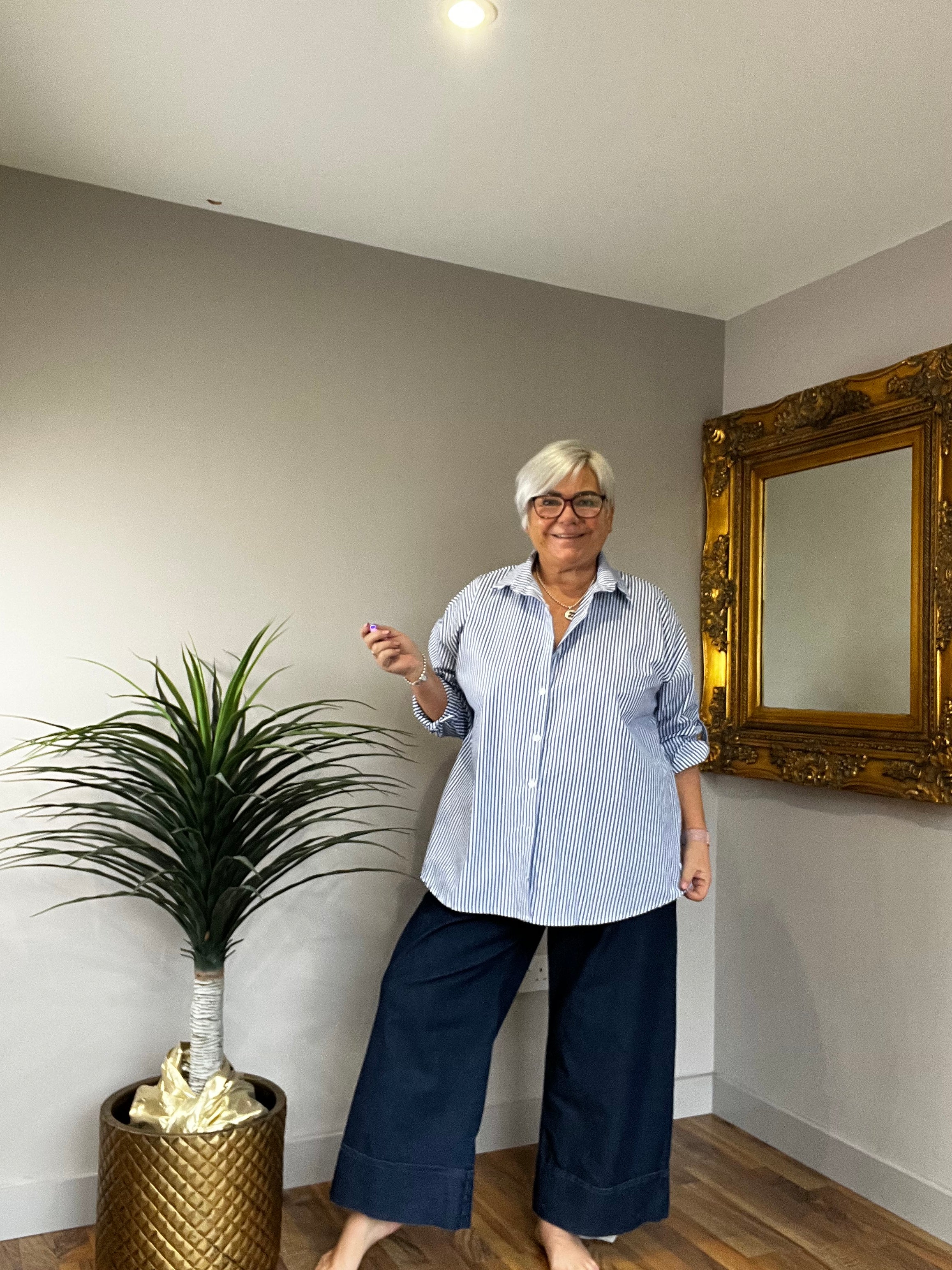 Wide Leg Stretch Jeans with self colour stitched turn up