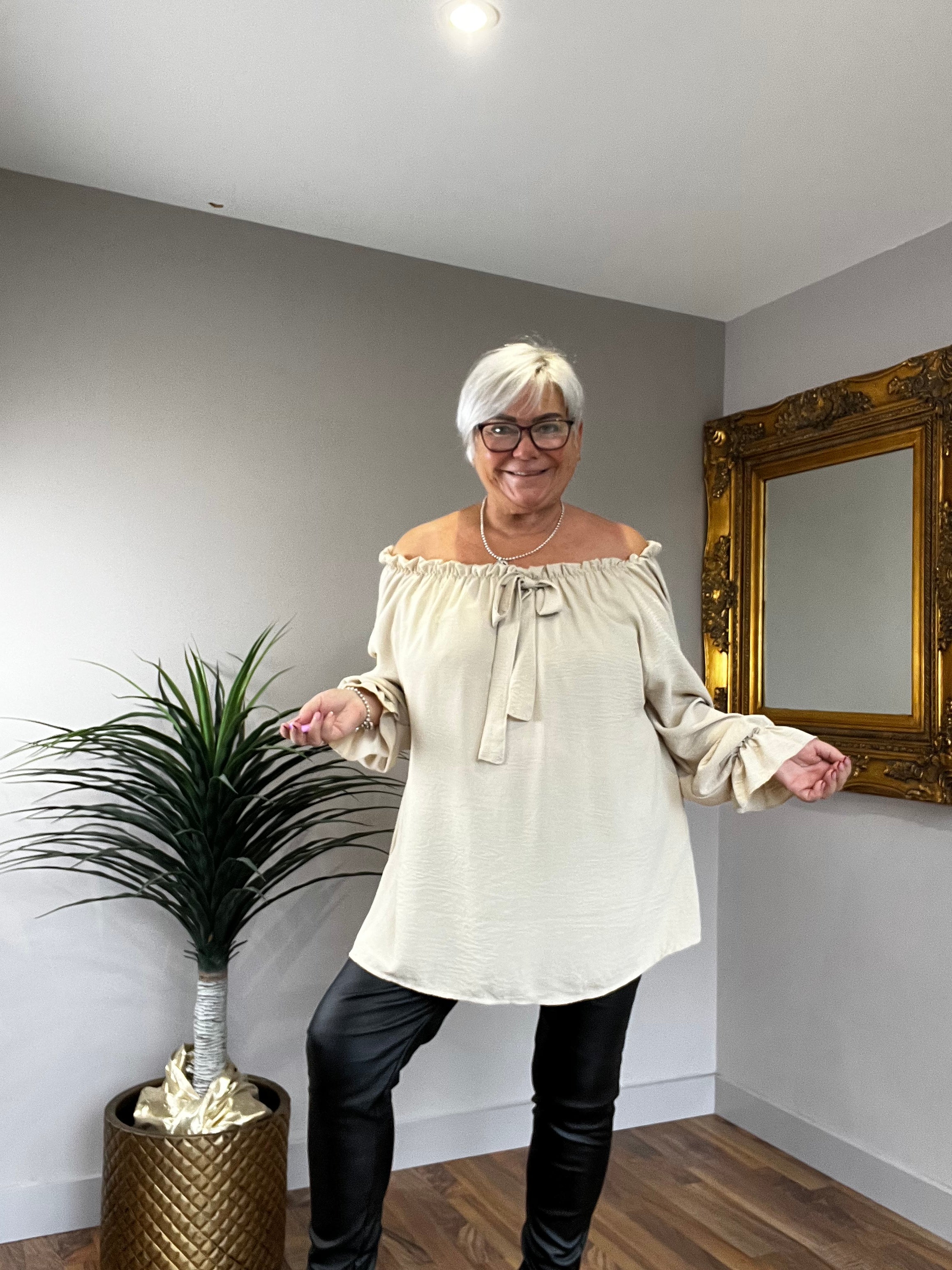 🔥 Sale No Return - Betsy Bardot Top