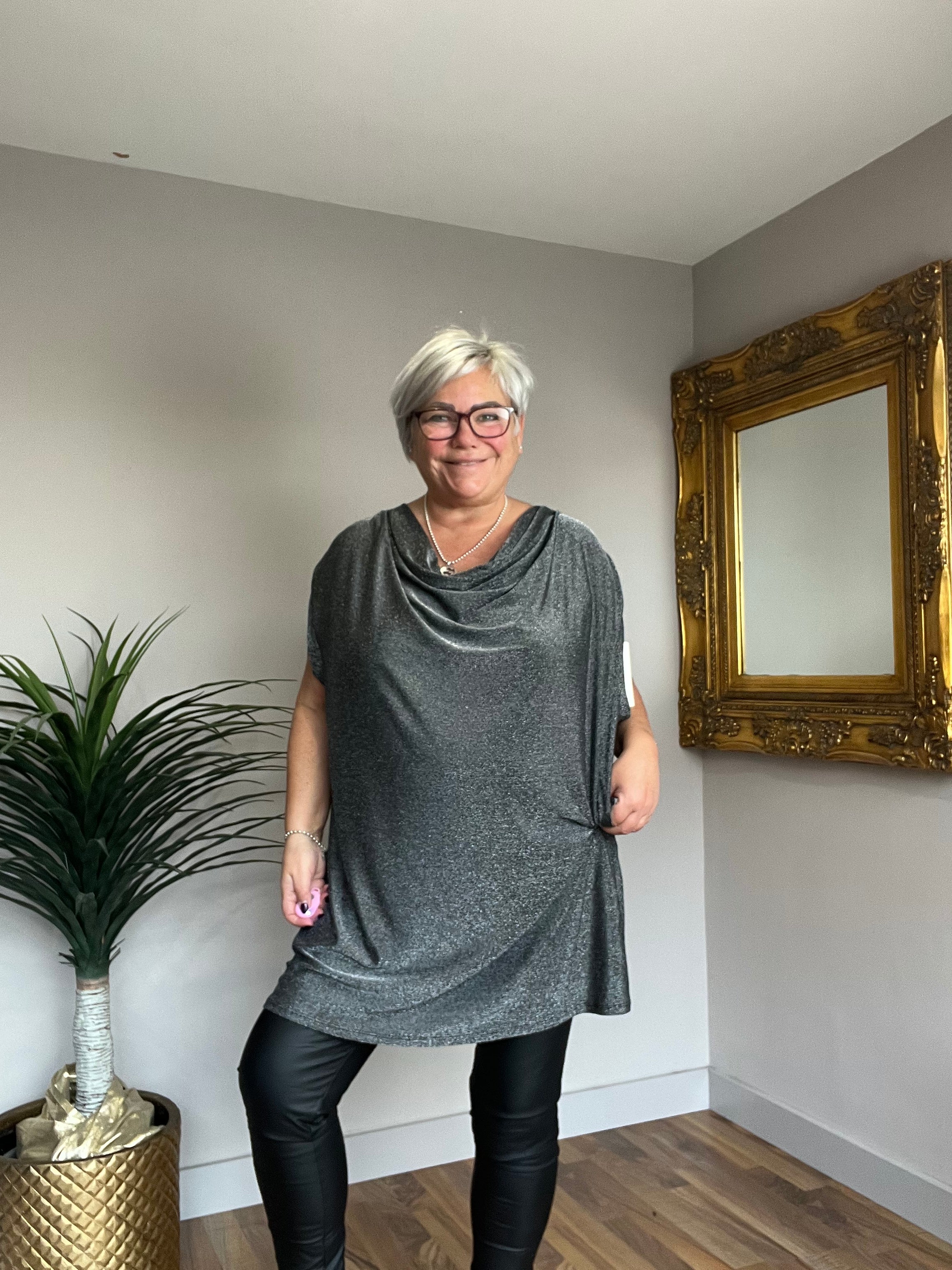 🔥 Sale No Return - Shimmer Scoop Neck Tunic Top