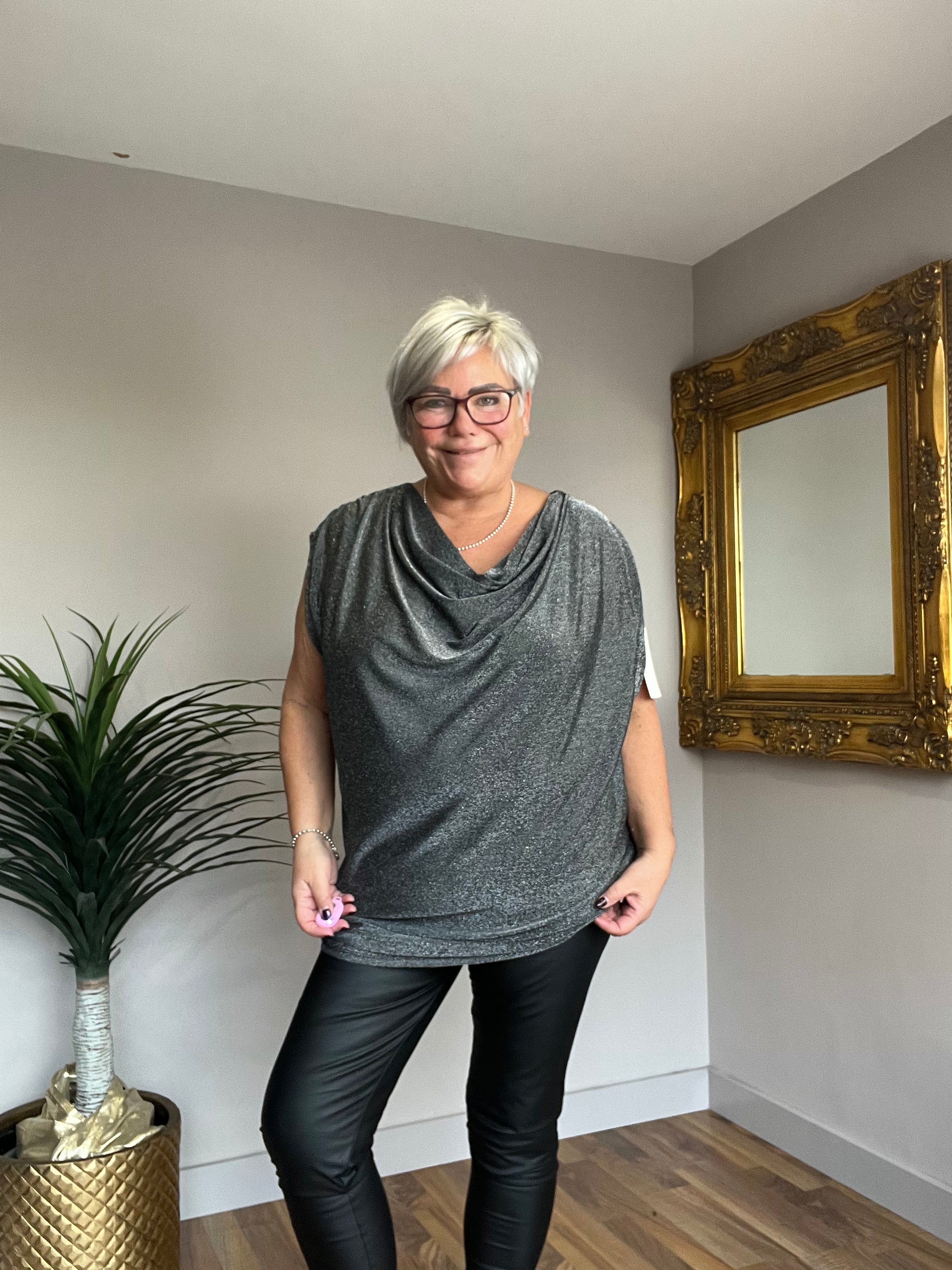 🔥 Sale No Return - Shimmer Scoop Neck Tunic Top