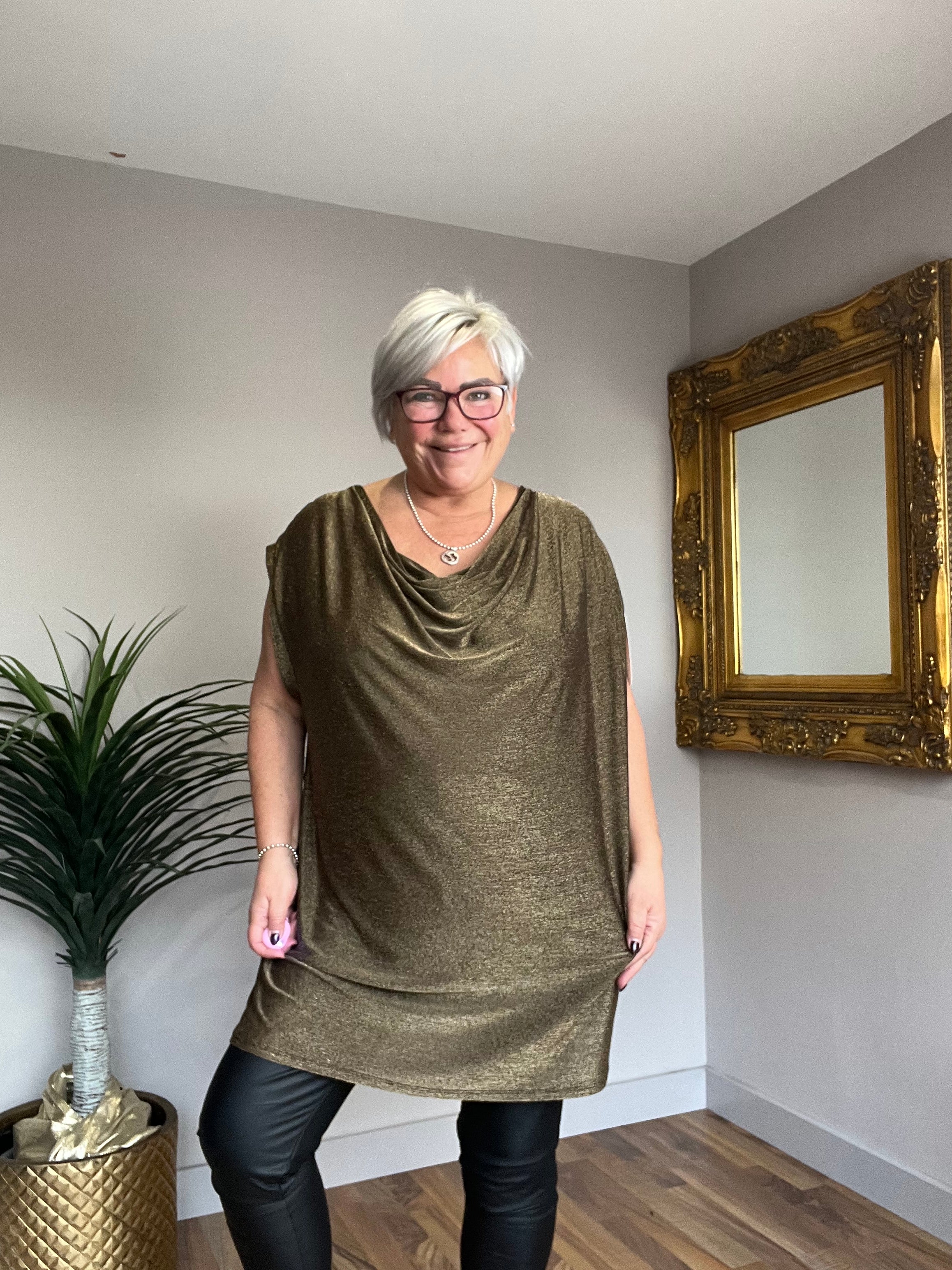 🔥 Sale No Return - Shimmer Scoop Neck Tunic Top